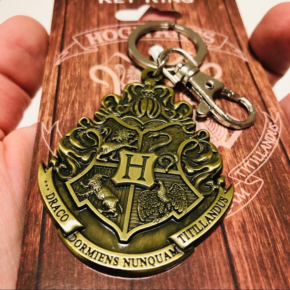 Hogwarts Crest Keychain